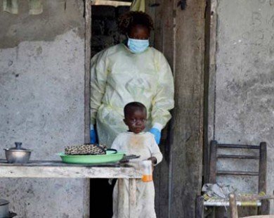 WHO: 13.703 người lây nhiễm Ebola trên toàn cầu