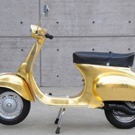 Phát thèm với xe Vespa Primavera 125 bọc vàng 23K