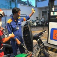Tăng hoa hồng, giá xăng đội thêm 190 đồng/lít