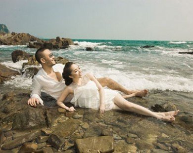 Quỳnh Nga - Doãn Tuấn chụp ảnh cưới lãng mạn trên biển