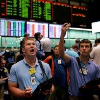 Giá dầu chạm mức thấp kỷ lục do Saudi Arabia hạ giá bán