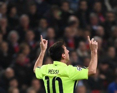 Ajax 0-2 Barca: Messi san bằng kỉ lục của Raul