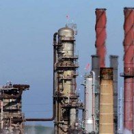 Dự trữ dầu mỏ của Mỹ tăng thấp, giá dầu thế giới phục hồi