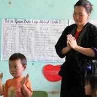Chuyện những bà mẹ vùng cao làm thầy