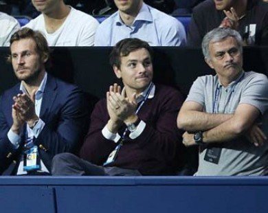 Mourinho dự khán ATP Finals, động viên Murray