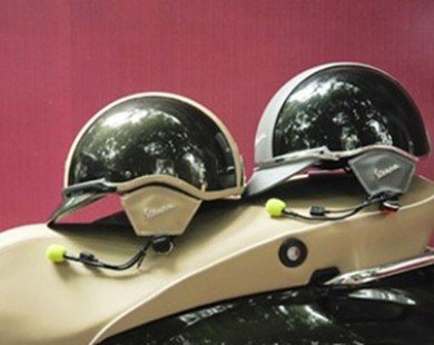 Đề nghị các hãng sản xuất xe máy phát miễn phí mũ bảo hiểm