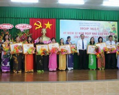 Cần Thơ: Họp mặt kỷ niệm 32 năm ngày Nhà giáo Việt Nam