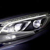 Mercedes-Benz khoe đèn pha LED công nghệ mới