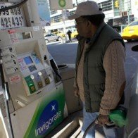 "Vàng đen" trượt giá đầu tuần, OPEC đứng trước sức ép giảm cung