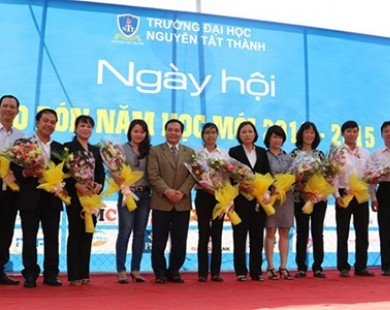 Trường ĐH Nguyễn Tất Thành: Ngày hội chào năm học mới