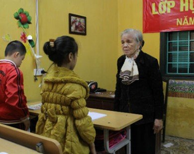 Bà giáo 82 tuổi, 17 năm gắn bó với trẻ khuyết tật