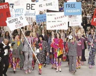 Chanel kêu gọi dùng thời trang để giành lấy nữ quyền