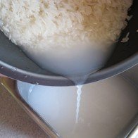 Mẹo hay thần kỳ từ nước vo gạo cho các mẹ