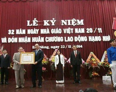 Trường ĐH Duy Tân đón nhận Huân chương Lao động hạng Nhì