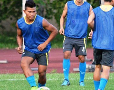 Lào sử dụng cầu thủ 16 tuổi đấu Việt Nam