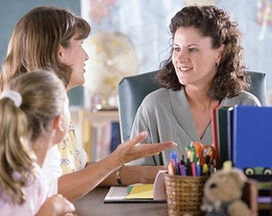 7 điều bố mẹ cần nhớ khi nói chuyện với thầy cô của con