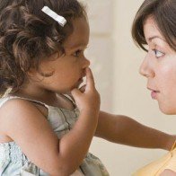 Vuốt mũi cho trẻ để sống mũi cao - sai lầm tai hại