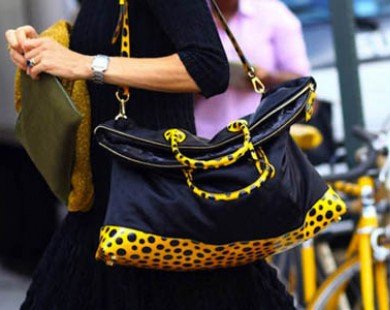 6 bí quyết dùng túi vừa thời trang vừa tốt cho sức khỏe