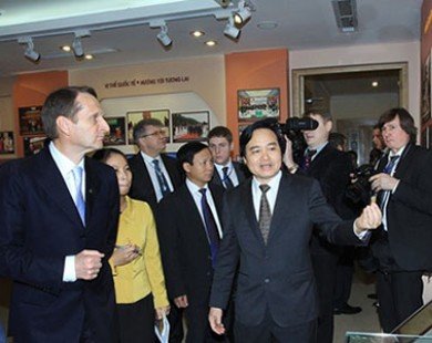Chủ tịch Duma Quốc gia Nga giao lưu với sinh viên Việt Nam