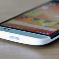 HTC One E8 vỏ nhựa đột ngột giảm giá tới 2 triệu đồng