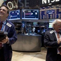 Phố Wall tiếp tục lập kỷ lục