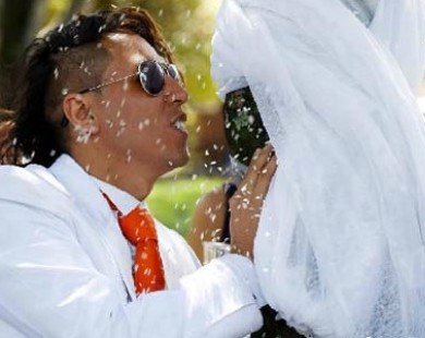 Người đàn ông Peru kết hôn với… cây