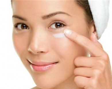 Những điều cần biết trước khi sử dụng kem dưỡng da vùng mắt