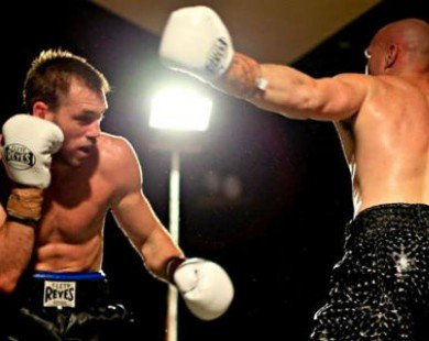 Boxing: Nhập viện khẩn cấp sau cú đòn knock-out