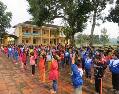 Hà Tĩnh: Thêm 73 học sinh xã Hương Bình đến trường