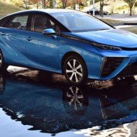 Toyota bắt đầu bán mẫu Mirai chạy pin nhiên liệu tại Nhật