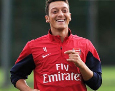 Arsenal đón Mesut Ozil trở lại trước Giáng sinh
