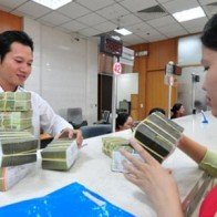 Nhân viên ngân hàng mất ăn mất ngủ "săn" khách vay cuối năm