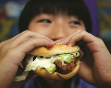 Có nên cho trẻ ăn fast food?