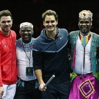 Federer ngẫu hứng tung twenner &#146;&#146;hạ&#146;&#146; Wawrinka