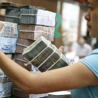 Vòng luẩn quẩn giữa người đi vay và người cần cho vay vẫn tiếp diễn