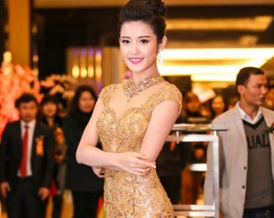 Thời trang sao Việt tuần qua: Á hậu Huyền My cực kỳ quyến rũ trên thảm đỏ