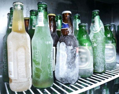 Bia tuyết 50.000 đồng/chai thu hút dân nhậu Sài Gòn