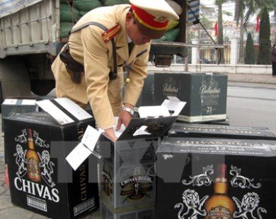 Hà Nội tạm giữ hơn 200 chai rượu ngoại không rõ nguồn gốc