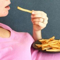 Thai nhi kém phát triển vì mẹ ăn sai cách