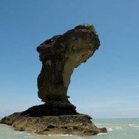 10 bãi biển có mỏm đá đẹp nhất thế giới