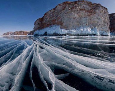Kỳ vĩ của những hồ nước đóng băng trên thế giới