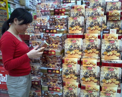 Cẩn trọng khi chọn bánh kẹo nhập khẩu ngày Tết Ất Mùi