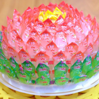 Khéo tay làm hoa sen để ban thờ từ kẹo tiết kiệm ngày Tết