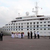 Tàu Star Pride lần thứ 3 đưa du khách cập bến Bình Định