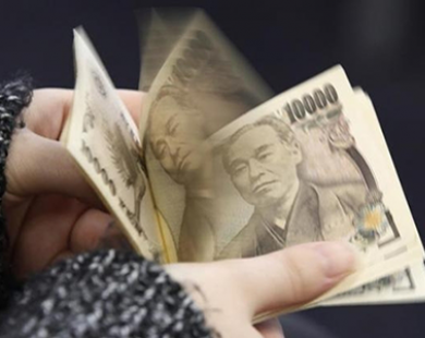 Yên bị bán tháo trước cuộc họp chính sách của BOJ
