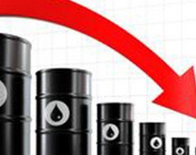Giá dầu giảm do dự trữ dầu thô của Mỹ tăng và đồng USD mạnh