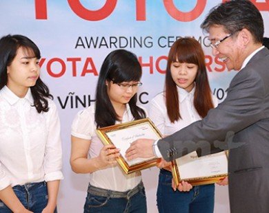 Toyota Việt Nam trao học bổng cho 59 sinh viên xuất sắc phía Bắc