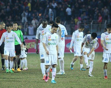 Thua ngược Thanh Hóa, á quân V-League đối diện khủng hoảng