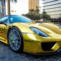Ngắm siêu xe hybrid Porsche 918 Spyder mạ "vàng"