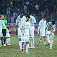 Thua ngược Thanh Hóa, á quân V-League đối diện khủng hoảng